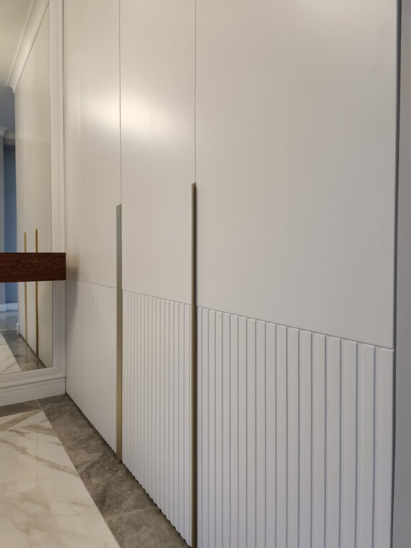 шкаф в прихожей на заказ в пскове мебель бро